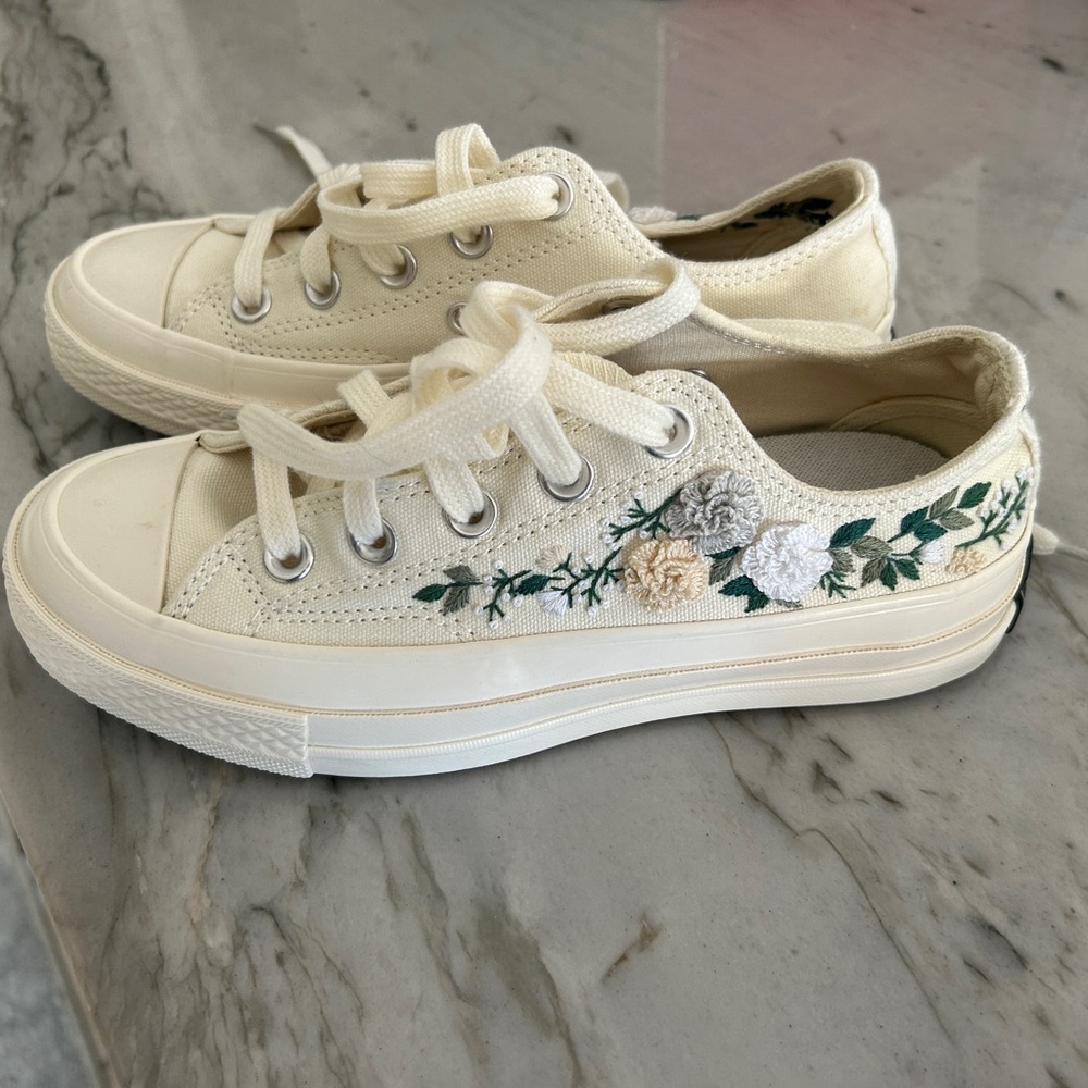 Custom embroidered converse flowers cream girls size 3 new